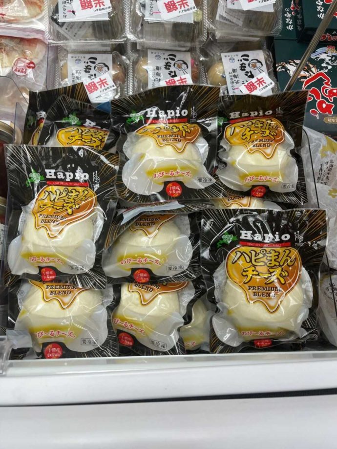 まるごと北海道雷門物産本舗で販売している濃厚なチーズが楽しめる「ハピまんチーズ」