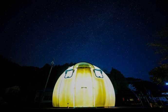 まるかりの里 久野川のドームハウスと夜景