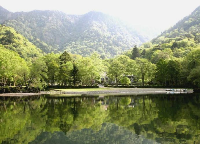 丸沼から見た環湖荘の様子