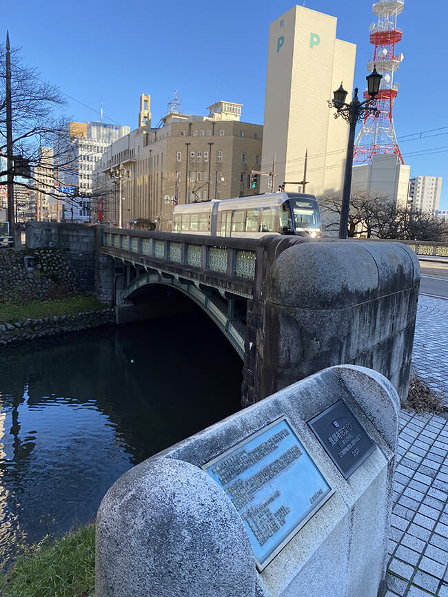 松川遊覧船の運航ルートにある桜橋