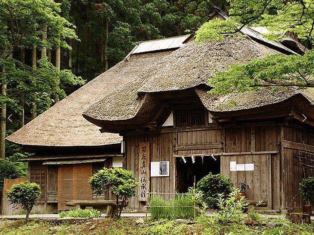 男鹿真山伝承館