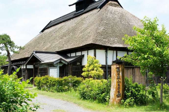 鶴の里ふるさと館の外観