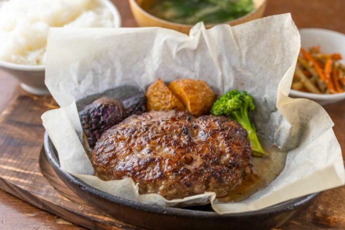 道の駅足柄・金太郎のふるさとの肉汁ハンバーグ定食の写真