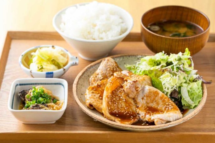 道の駅足柄・金太郎のふるさとで食べられるしょうが焼き定食の写真