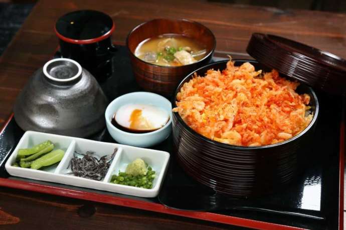 おふくろ食堂の桜えびひつまぶし定食の写真