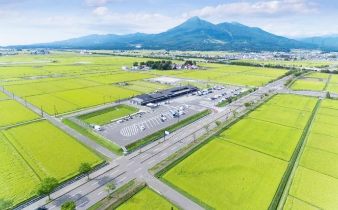 福島県耶麻郡猪苗代町にある道の駅猪苗代を上空から眺めた様子