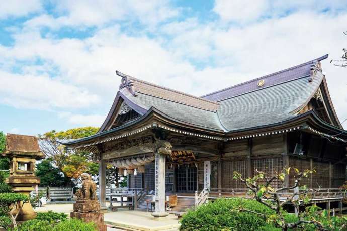 「神﨑神社」本殿の正面外観