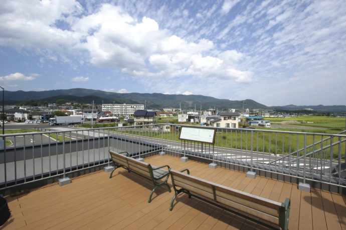 福島県伊達郡国見町の「道の駅国見あつかしの郷」にあるあつかしテラス