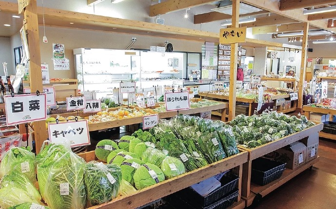 道の駅おおきの直売所「くるるん夢市場」の店内の様子