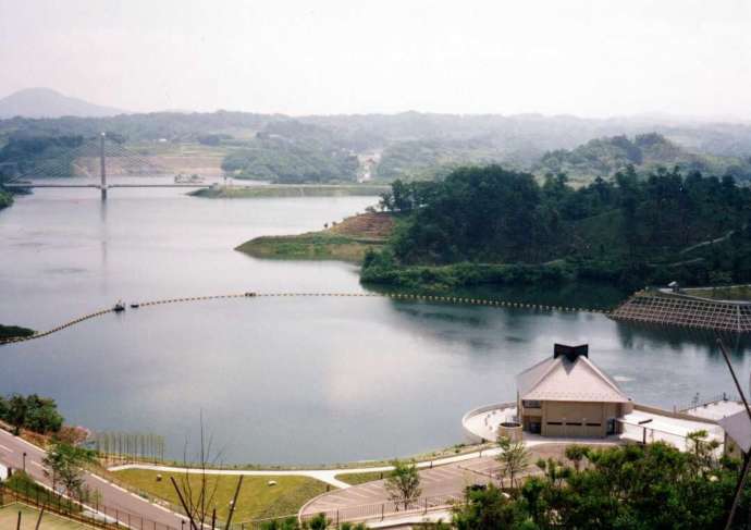 三春町にある三春ダムとさくら湖の風景