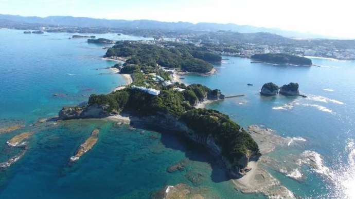 和歌山県西牟婁郡白浜町の「南方熊楠記念館」を含む番所山全景