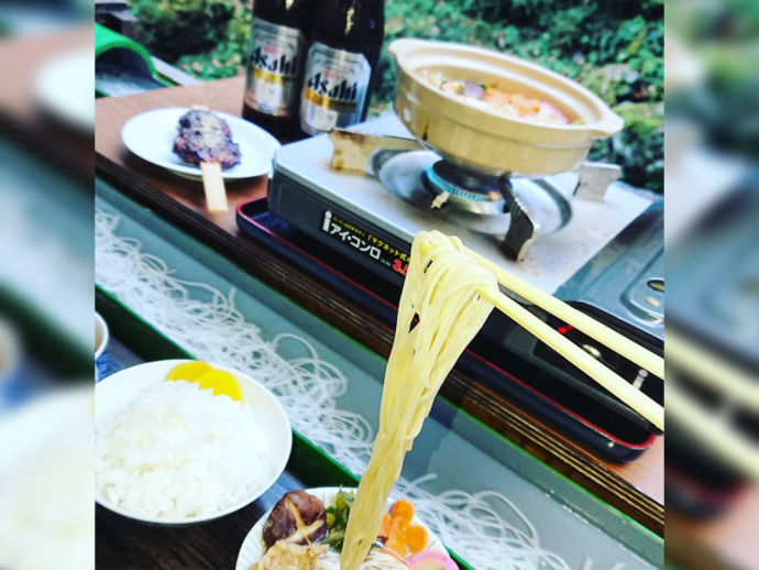 釜ヶ滝滝茶屋の流しそうめん