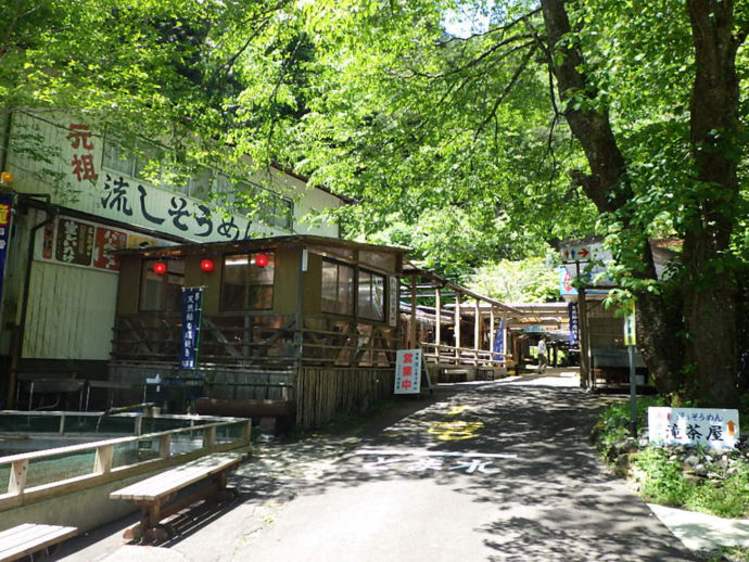 釜ヶ滝滝茶屋の外観