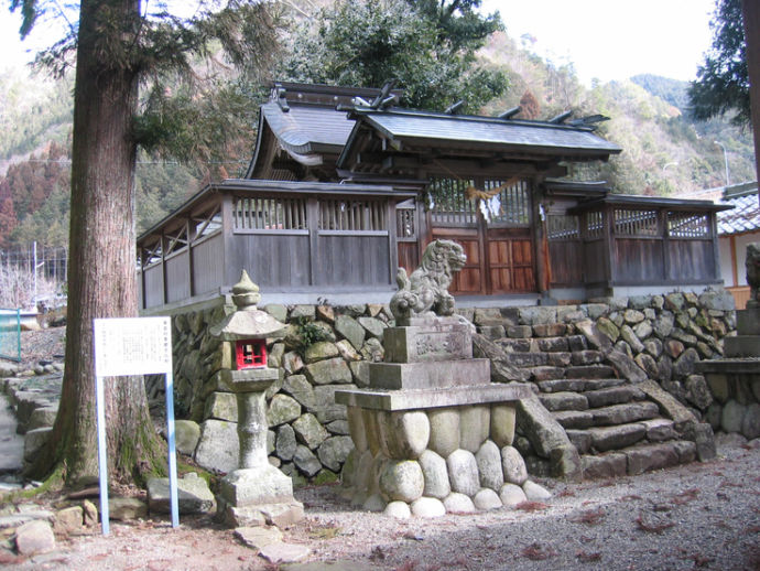 勝原子安神社の本殿