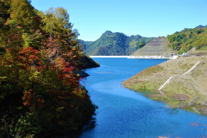 南相木ダムの風景