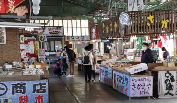 師崎漁港朝市のお店の様子