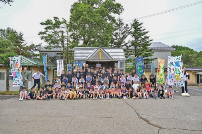 野菜を育てたり販売したりしている南牧村の小学生たち