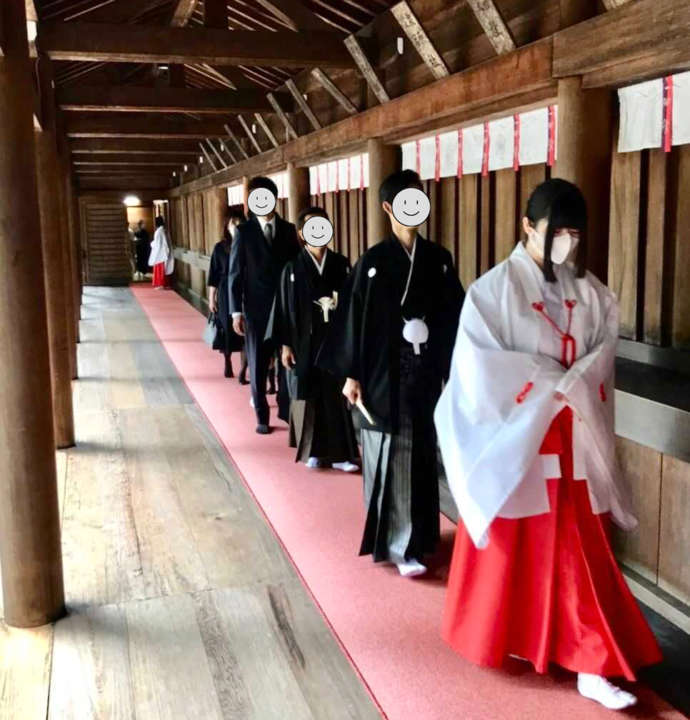 飛驒一宮水無神社の神前挙式の参進の様子