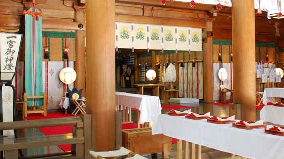 飛驒一宮水無神社の拝殿内の様子