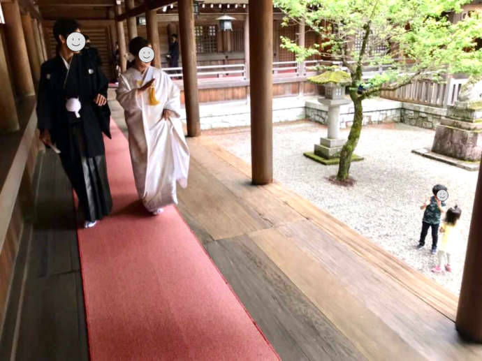 飛驒一宮水無神社の社殿内廊下