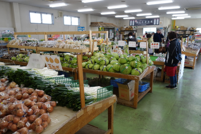 「万葉の里直売所」の店内