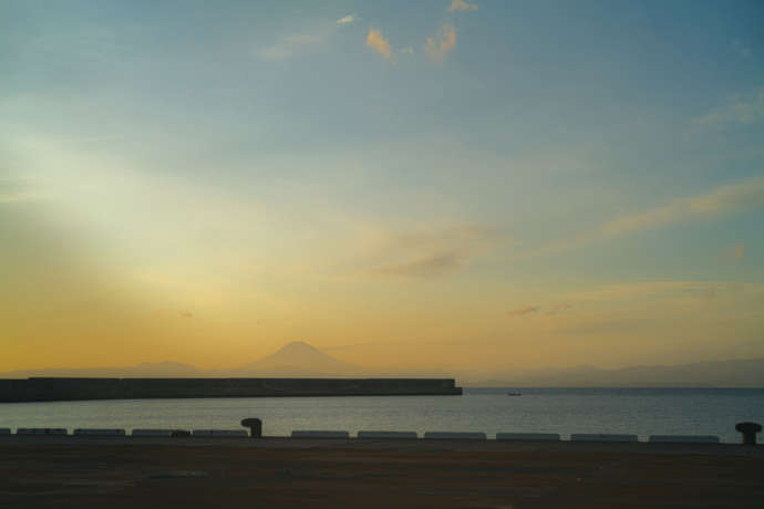 海と山の風景