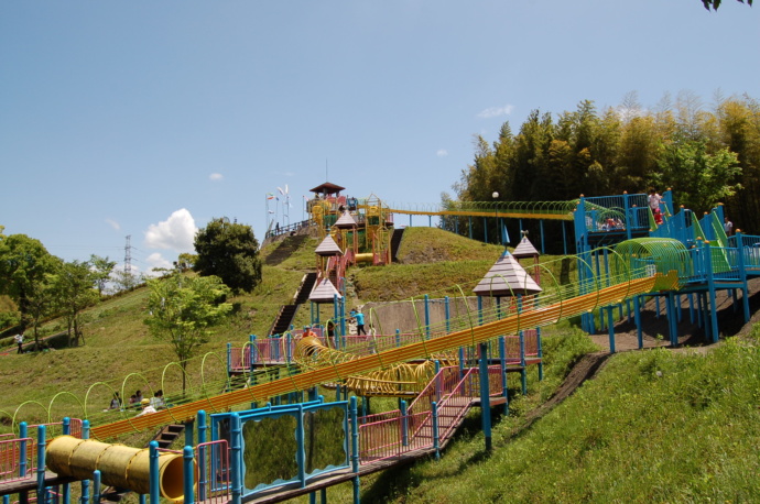 高田濃施山公園の遊具