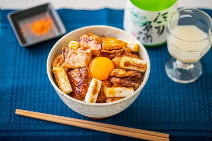 にごり原酒イメージ画像（焼き鳥丼）