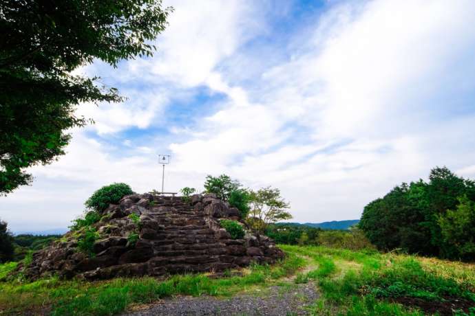 モンヴェール農山の社長が自ら作ったという展望台＆幸運の鐘