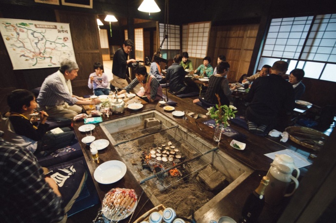 諸塚村の住民が交流している様子