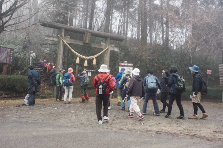 諸塚村観光協会の登山口にある鳥居