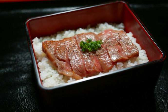 江戸庄のステーキ丼