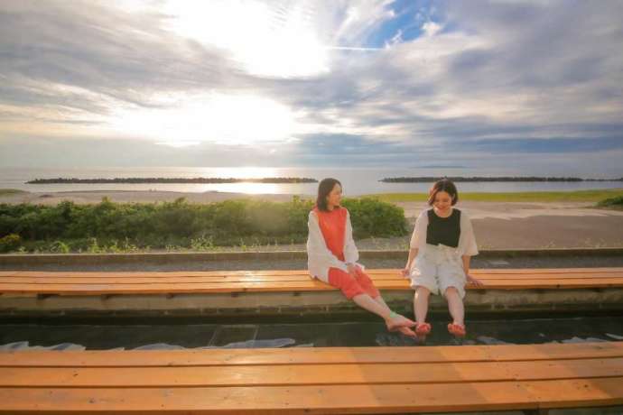 瀬波温泉の足湯「日本海」