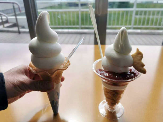 道の駅みたら室蘭で食べられる「うずらんソフト」と「うずらんパフェ」