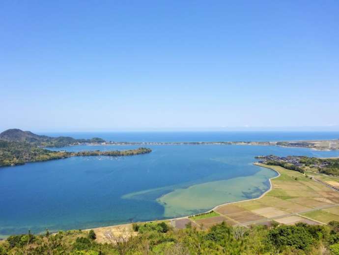 「豪商 稲葉本家」から近い久美浜湾の全景