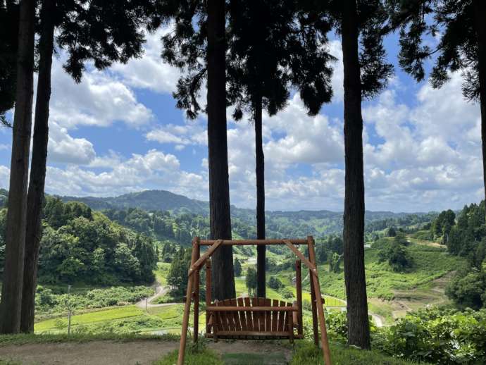 山古志の棚田の高台にある「にこにこ広場」から見た風景