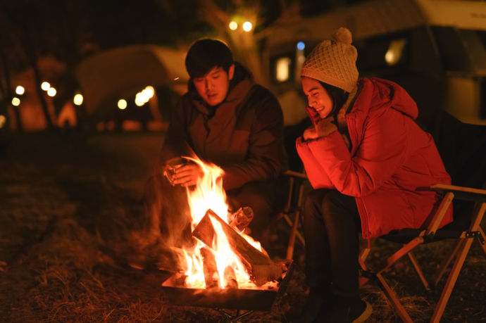 「長崎鼻ビーチリゾート」の焚き火風景