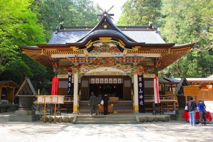 寳登山神社の色彩豊かな本殿