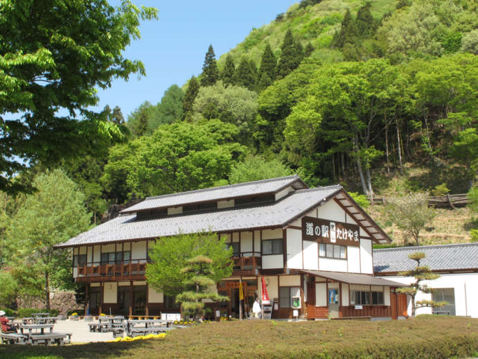 「道の駅霊山たけやま」の外観