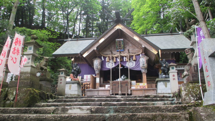 中之嶽神社まで良縁祈願に訪れる参拝者の数