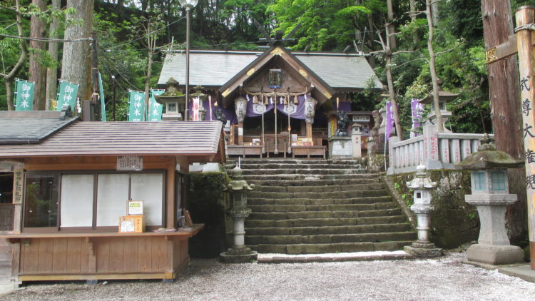 縁結びや縁切りの神様で有名な中之嶽神社について