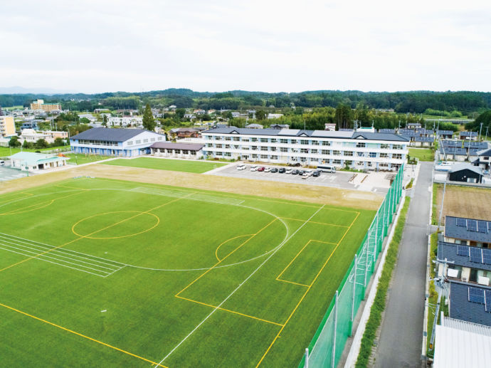 福島県浪江町のなみえ創成小中学校グラウンド