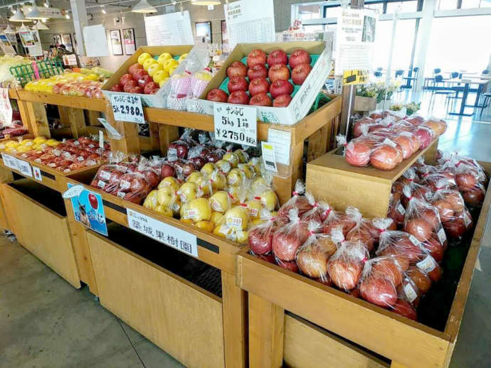 北海道亀田郡七飯町にある「道の駅なないろ・ななえ」のりんごコーナー