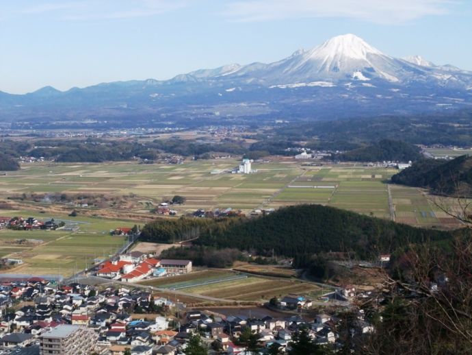 母塚山から大山を望む風景