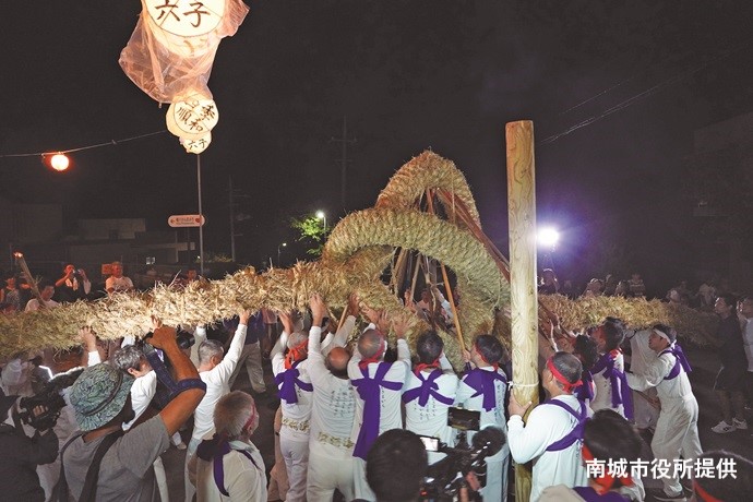 南城市の伝統芸能である綱引き