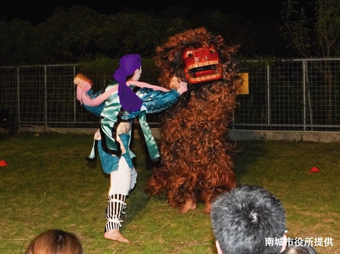 南城市の伝統芸能である獅子舞