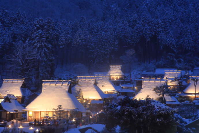 南丹市美山町のかやぶき雪灯廊