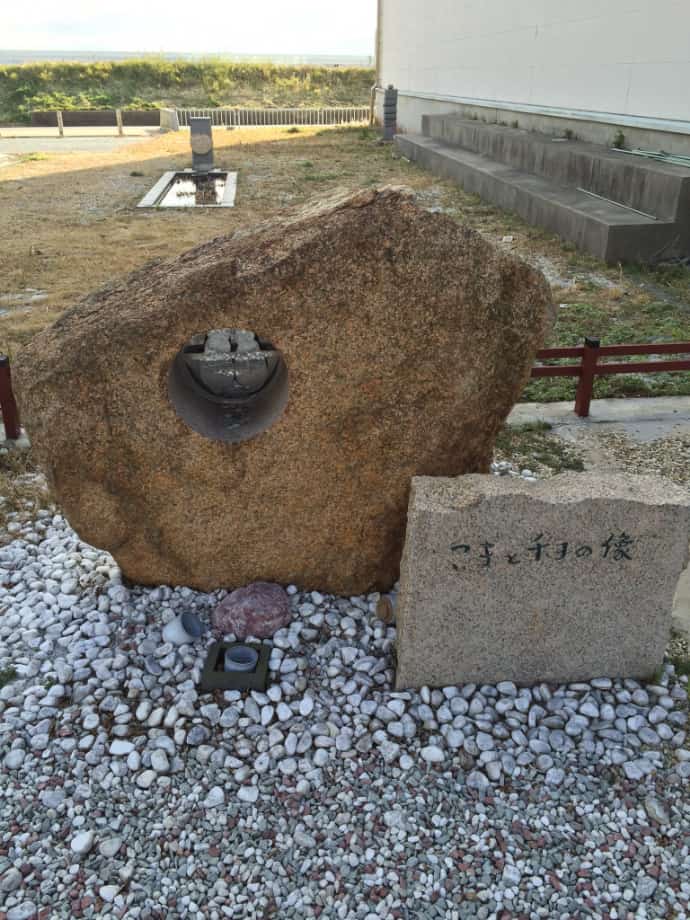 淡路市立中浜稔猫美術館の近くにあるこまチヨ神社