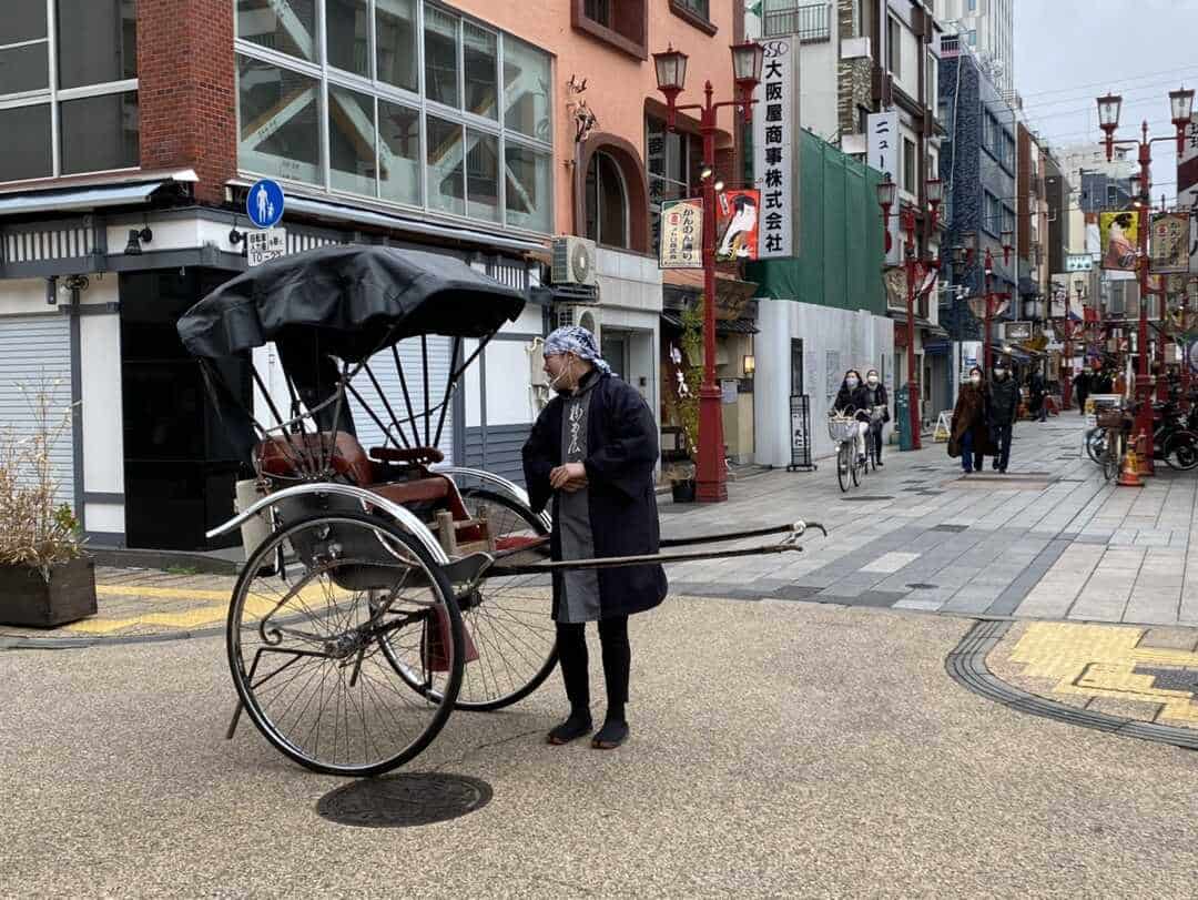 アジア地域のオンラインツアーを企画するにこまるツアーの浅草・人力車ツアー