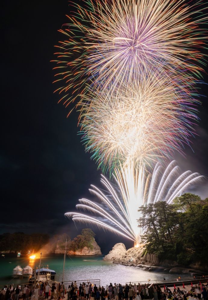 静岡県西伊豆町の堂ヶ島火祭り